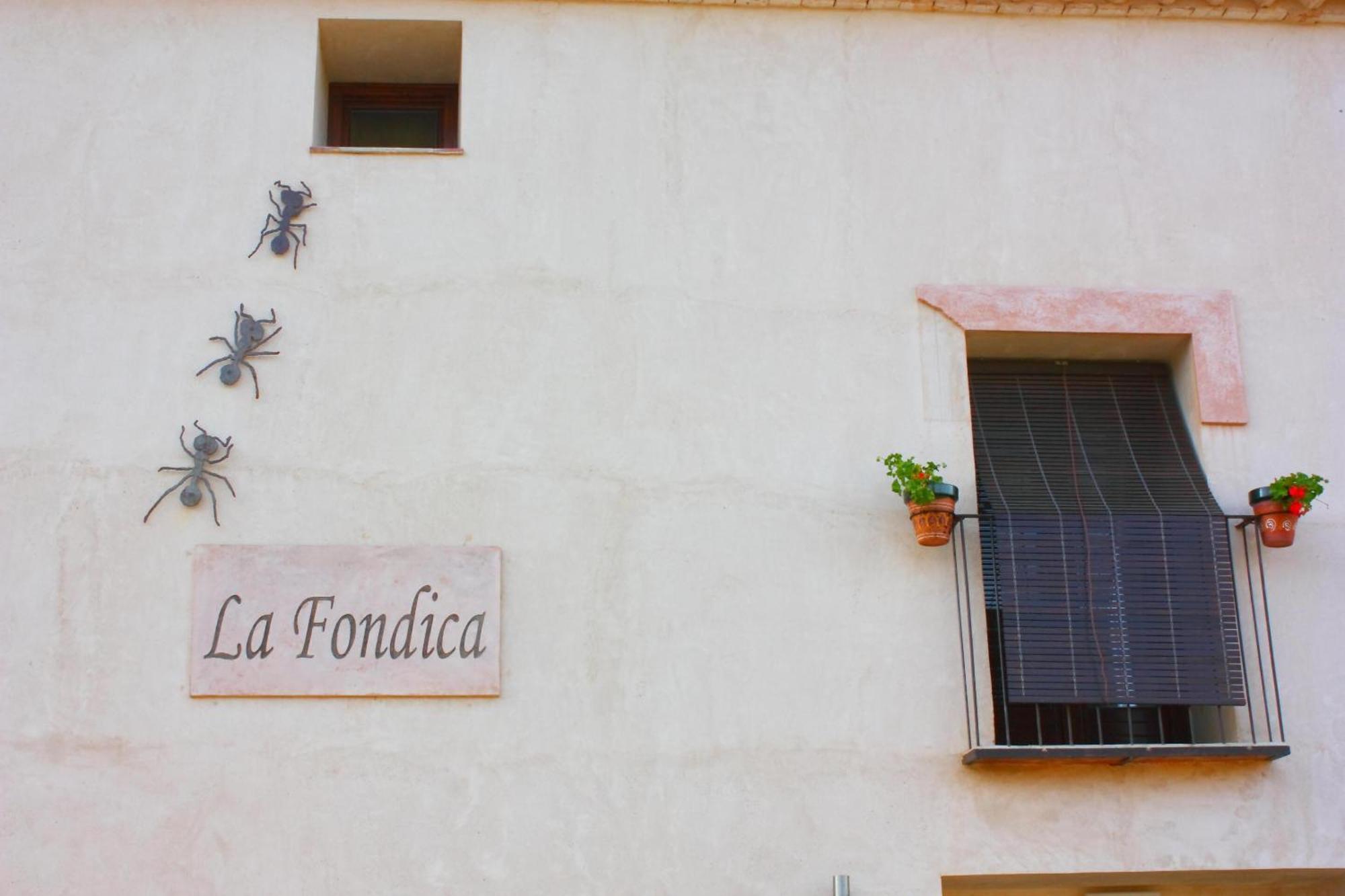 Hotel La Fonda De La Estacion La Puebla De Valverde Buitenkant foto