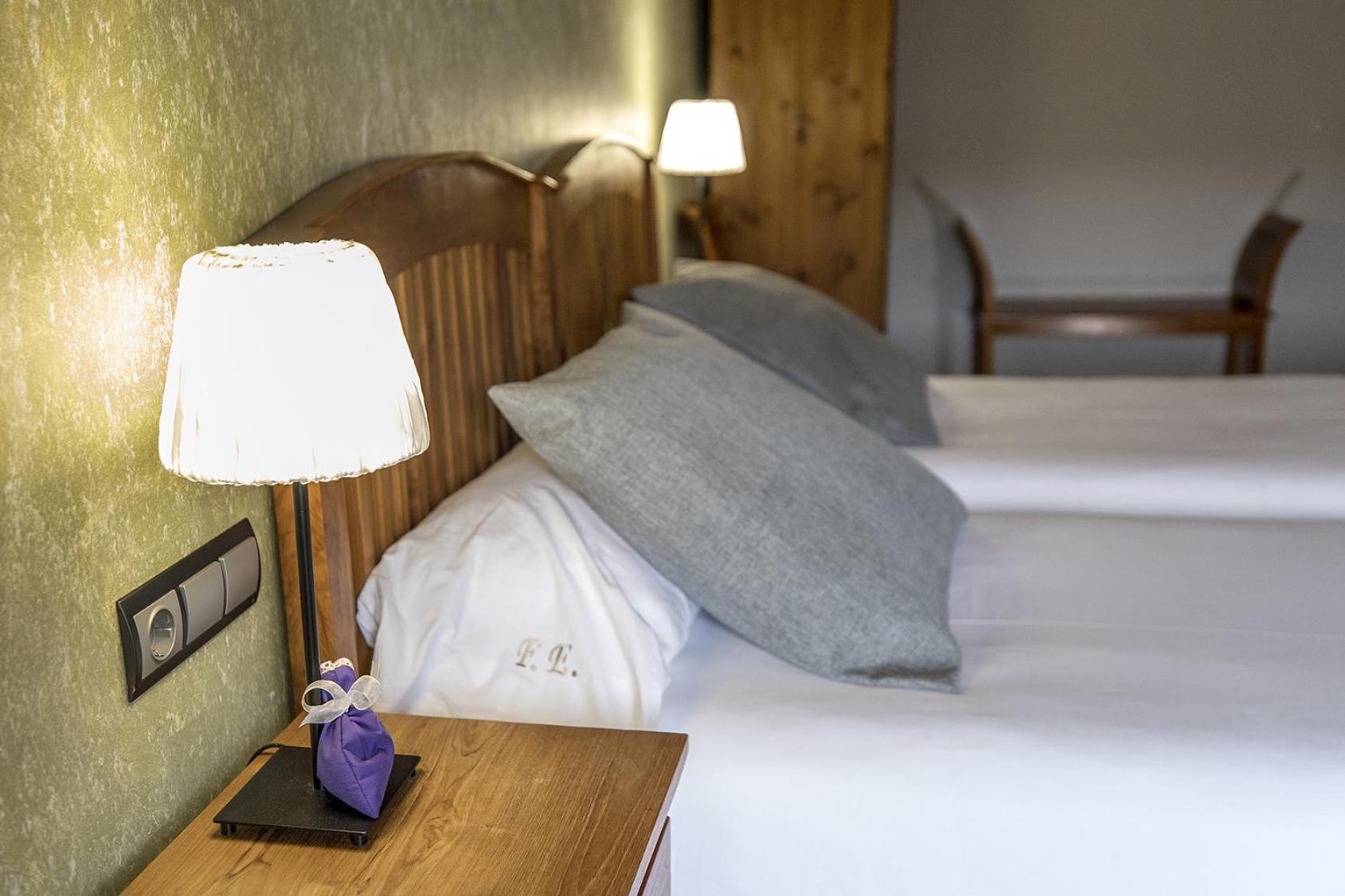 Hotel La Fonda De La Estacion La Puebla De Valverde Kamer foto