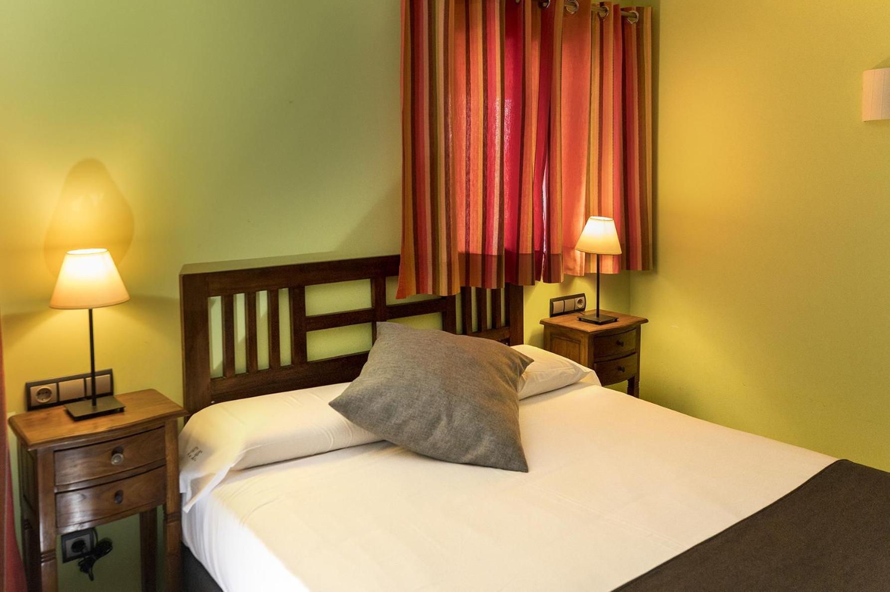 Hotel La Fonda De La Estacion La Puebla De Valverde Kamer foto