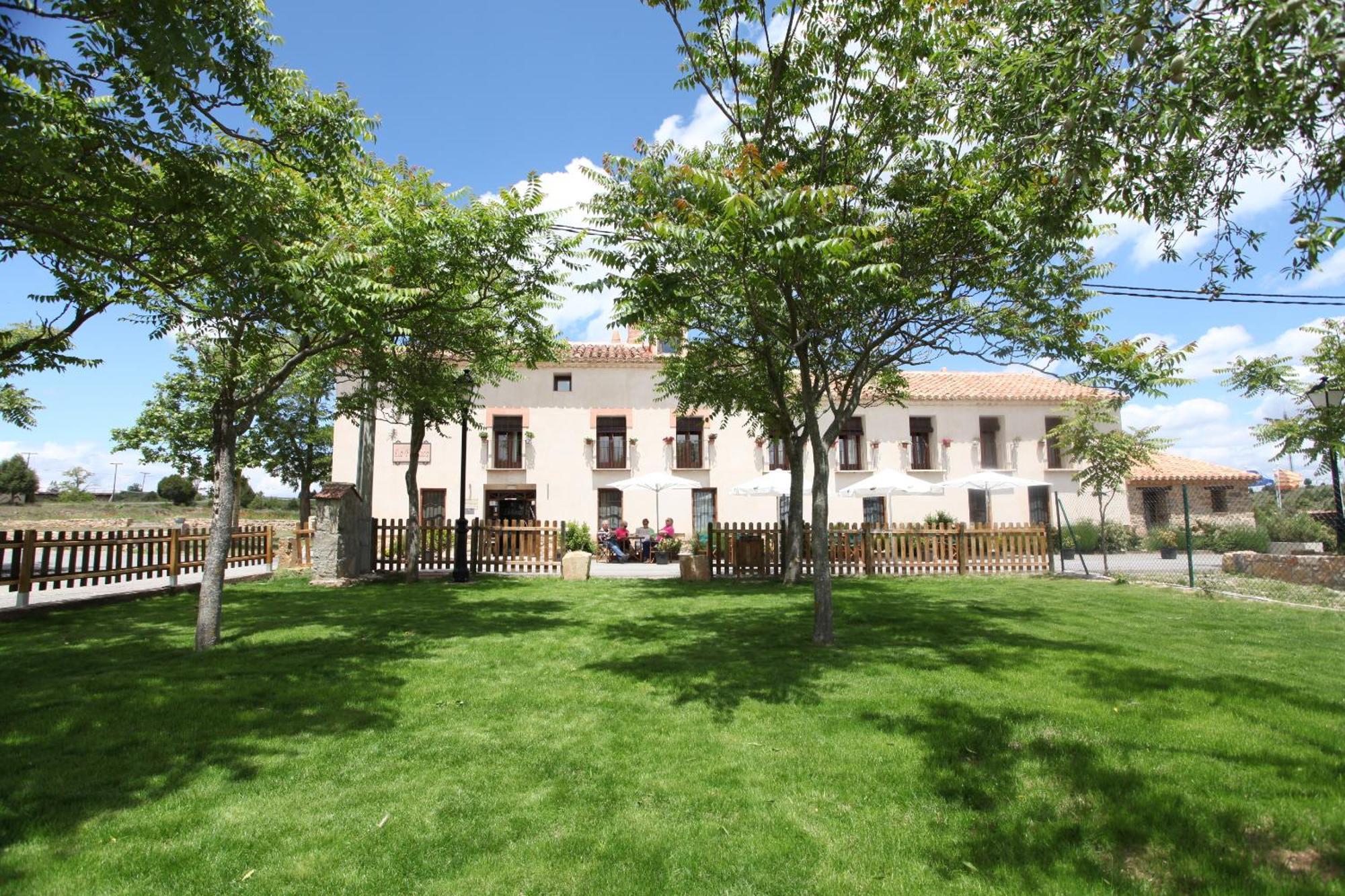 Hotel La Fonda De La Estacion La Puebla De Valverde Buitenkant foto